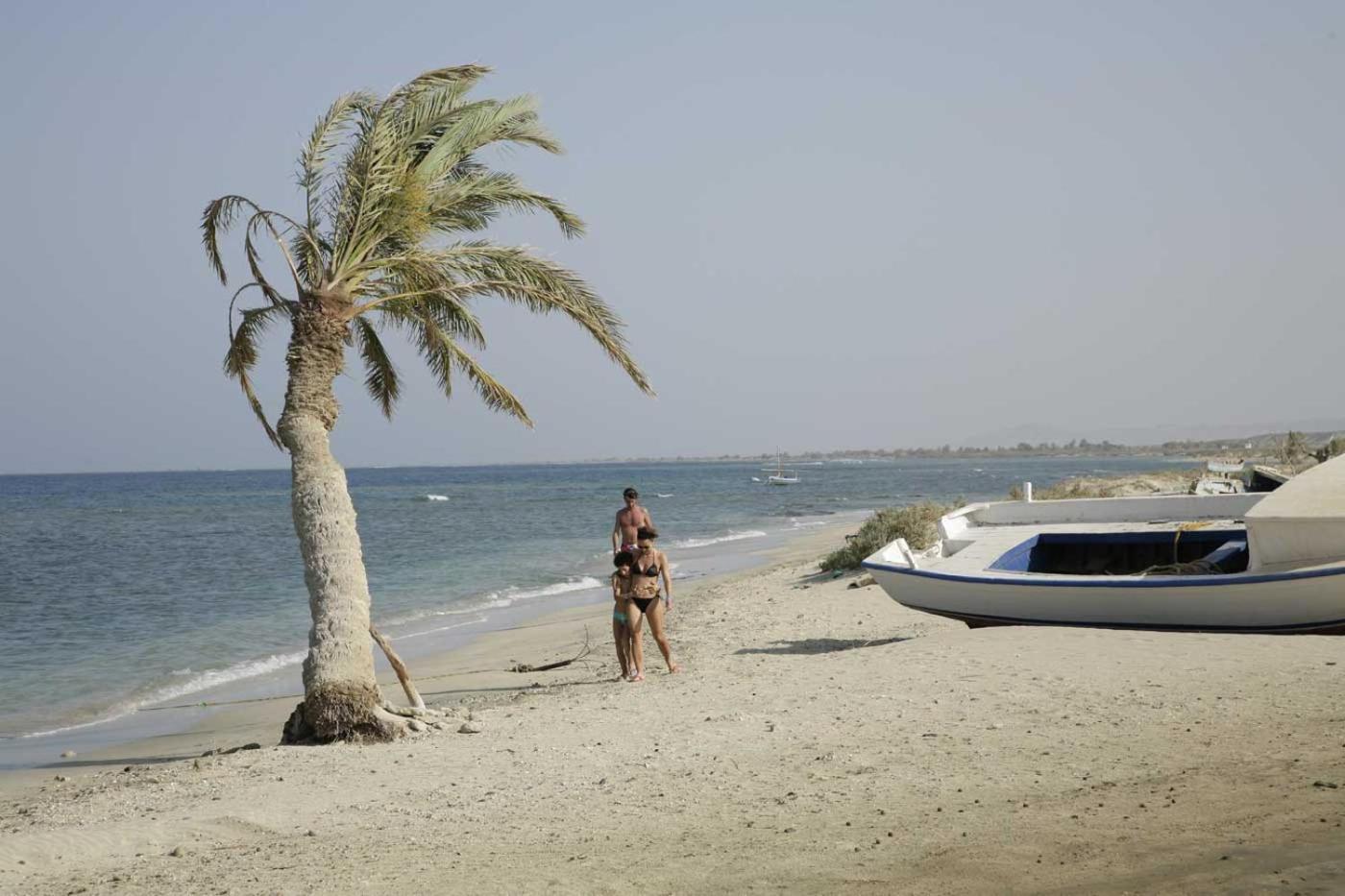 Shams Alam Beach Resort Abū Ghuşūn Bagian luar foto